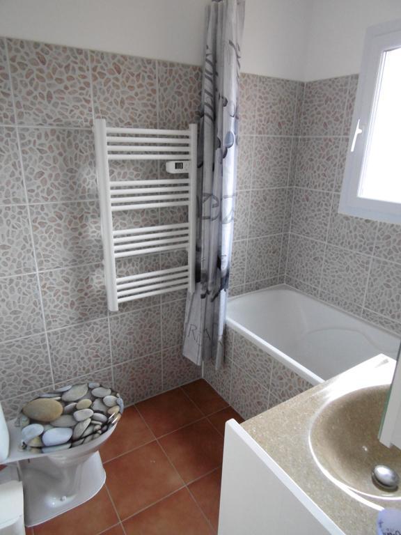 Bed and Breakfast Les Terrasses De Valensole Exterior foto